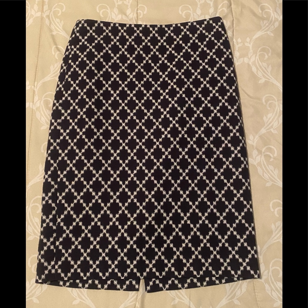Ann Taylor patterned pencil skirt, navy blue/white